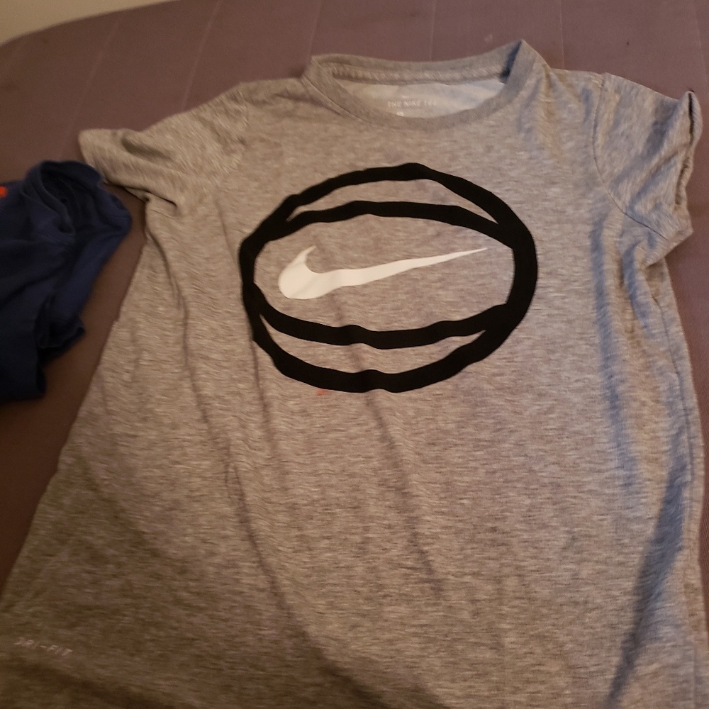 Boys Nike tee